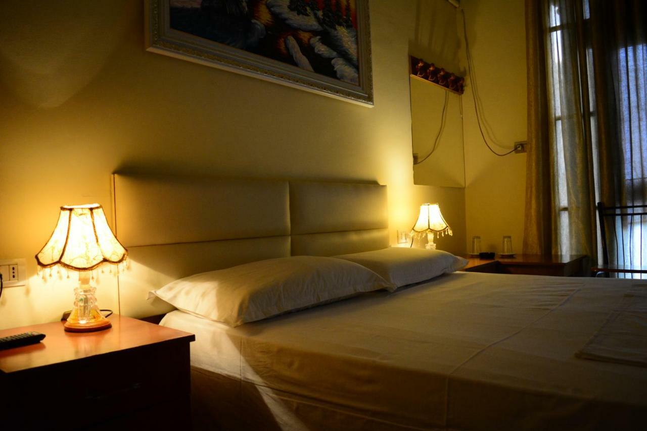Hotel Republika Tiranë Ngoại thất bức ảnh