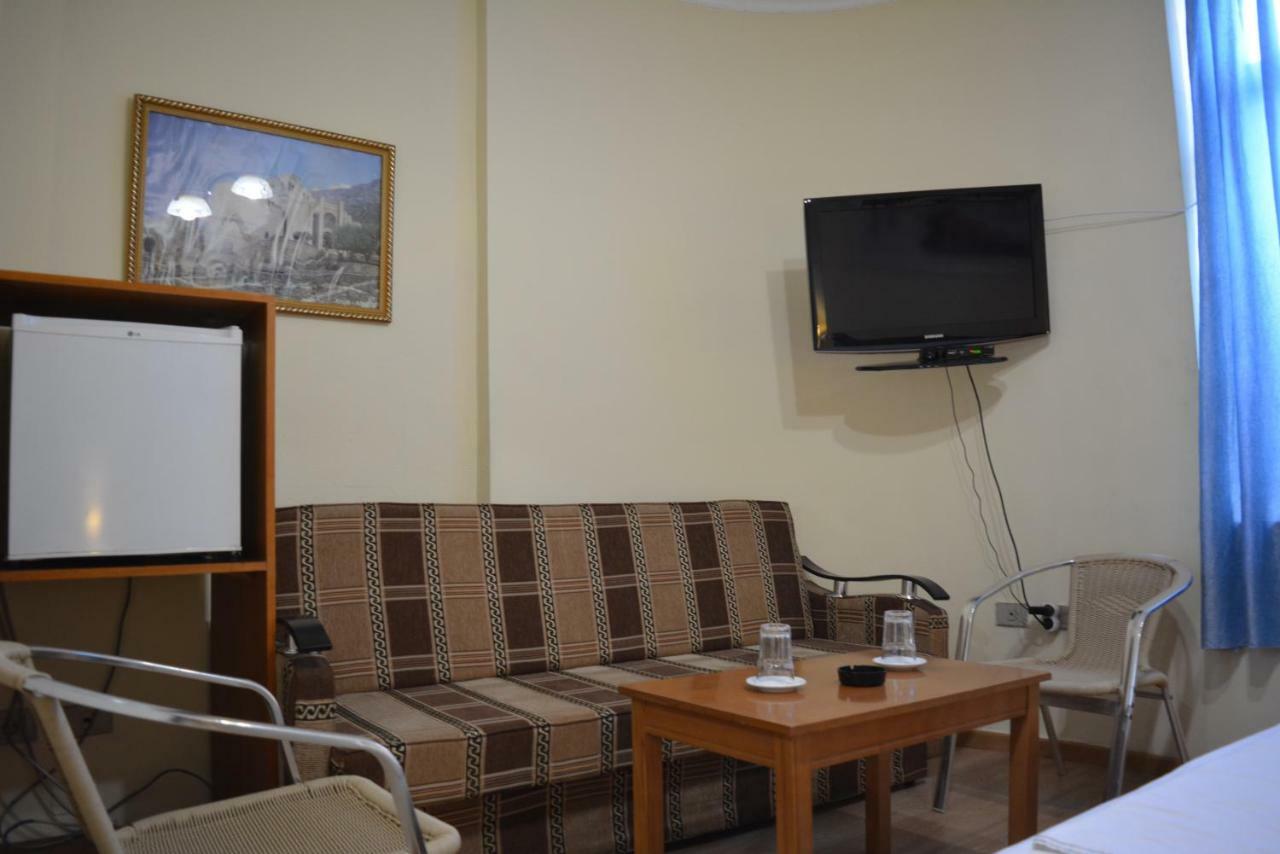 Hotel Republika Tiranë Ngoại thất bức ảnh