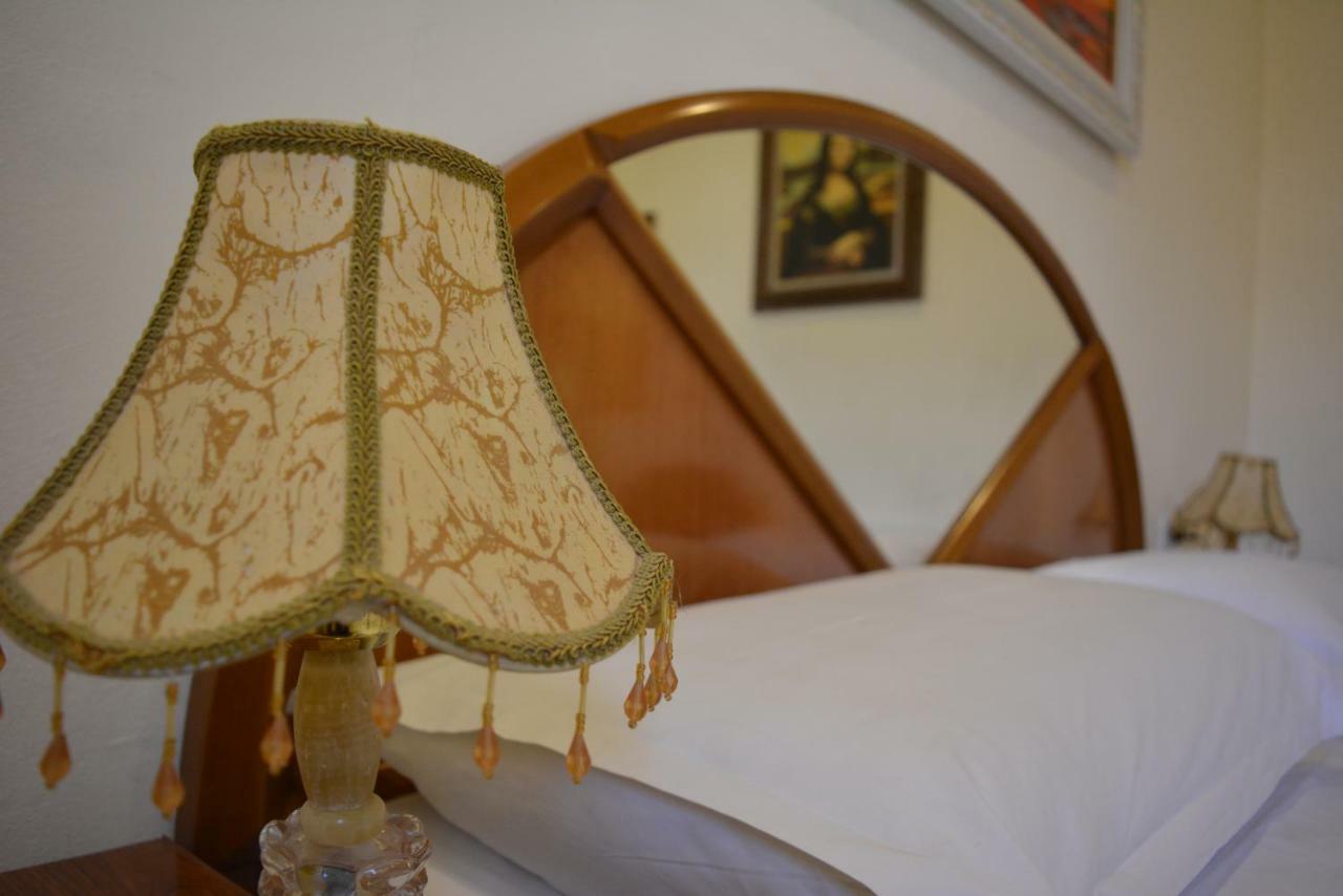 Hotel Republika Tiranë Ngoại thất bức ảnh