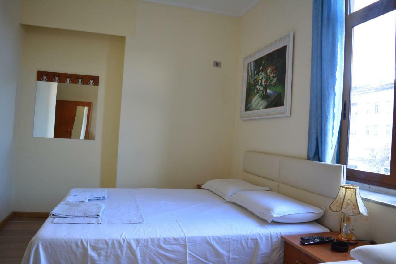 Hotel Republika Tiranë Ngoại thất bức ảnh