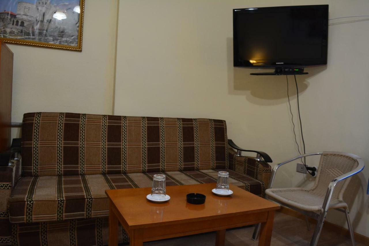 Hotel Republika Tiranë Ngoại thất bức ảnh